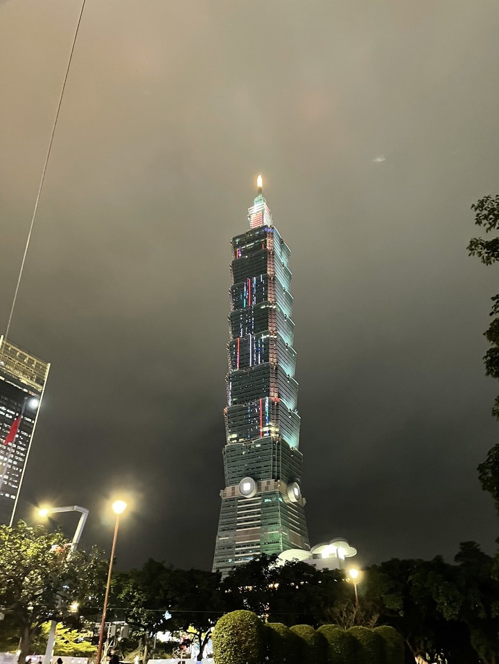 台北101跨年 亞太5G 大家支持亞太啊