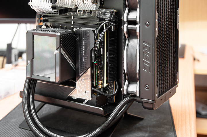 點我看大圖 「ROG RYUJIN II 240」 - 極致細膩散熱記錄文。