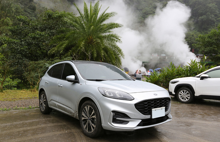 新年快樂，Kuga ST-Line四萬公里開向太平山