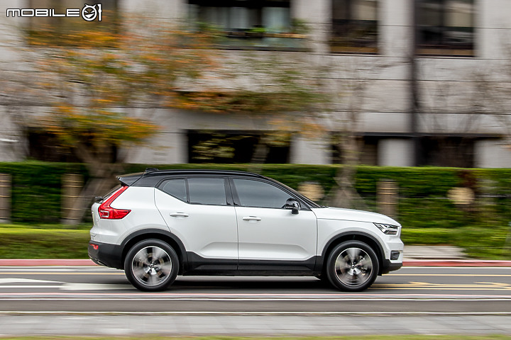 Volvo XC40 Recharge 一路向北 300km 長途試駕|邁向「豪華電動車品牌」的起點,融合傳統與創新思維的 EV!