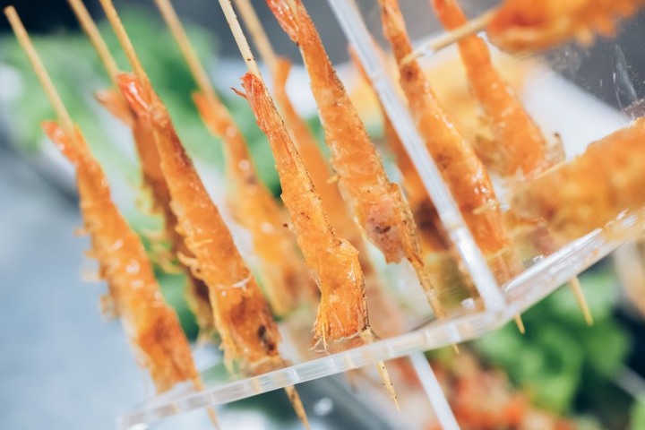 台中美食│浮誇系美食製造機 燒烤店1隻懶人蝦30隻直接上桌