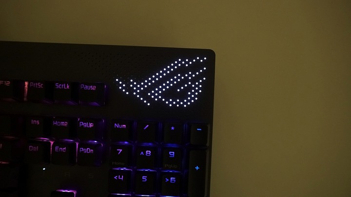 [休賢開箱]朝思暮想的鍵盤終於來了!! ROG Strix Flare II Animate開箱
