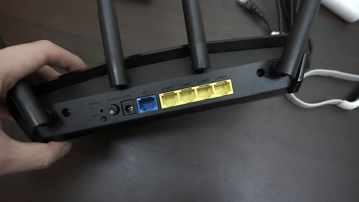[休賢開箱]終於不用再看很卡的Youtube了!! RT-AX1800 PLUS開箱