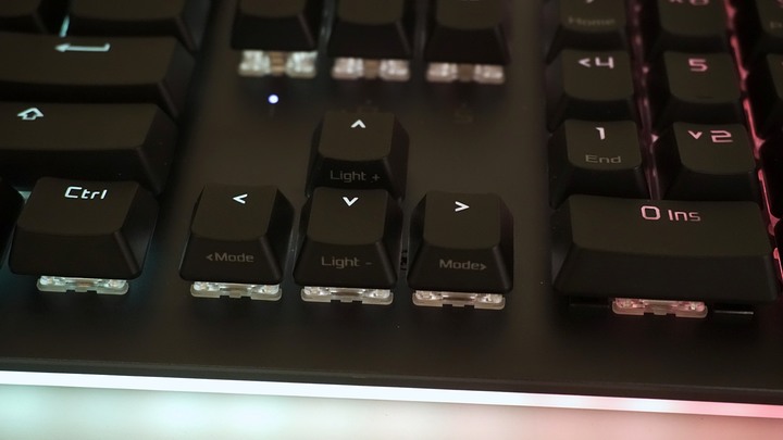 [休賢開箱]朝思暮想的鍵盤終於來了!! ROG Strix Flare II Animate開箱