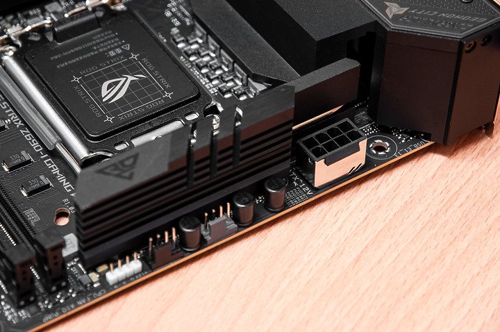 「ROG STRIX Z690-I」 - 增建蓋滿ITX建築工藝文。