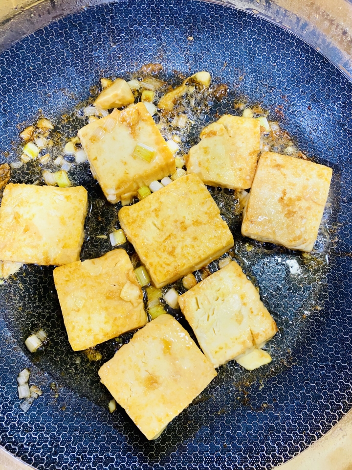 手作早午餐/便當🍱2022/01/22 主食:香煎豆腐/烤南瓜/烤玉米筍/法國麵包🥯