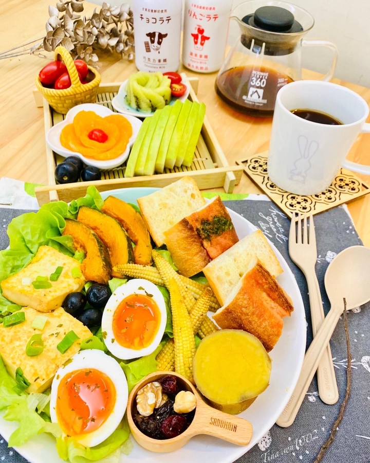 手作早午餐/便當🍱2022/01/22 主食:香煎豆腐/烤南瓜/烤玉米筍/法國麵包🥯