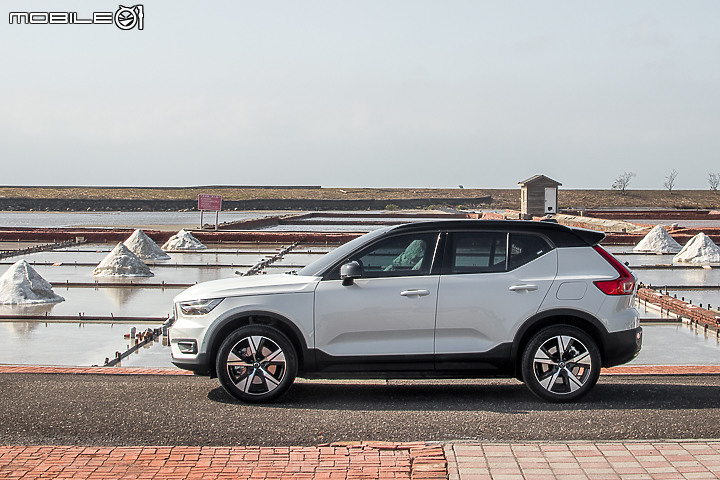 Volvo XC40 Recharge 一路向北 300km 長途試駕|邁向「豪華電動車品牌」的起點,融合傳統與創新思維的 EV!