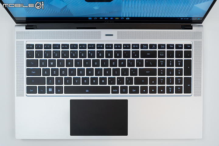 GIGABYTE 全新 AERO / AORUS 系列筆電實機動手玩 外型小改更期待效能