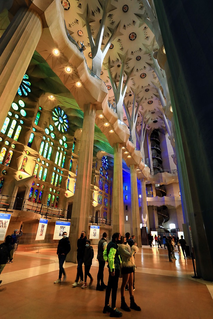 《 巴塞隆納兩日小旅行 》光影魔幻聖家堂,高第建築巡禮