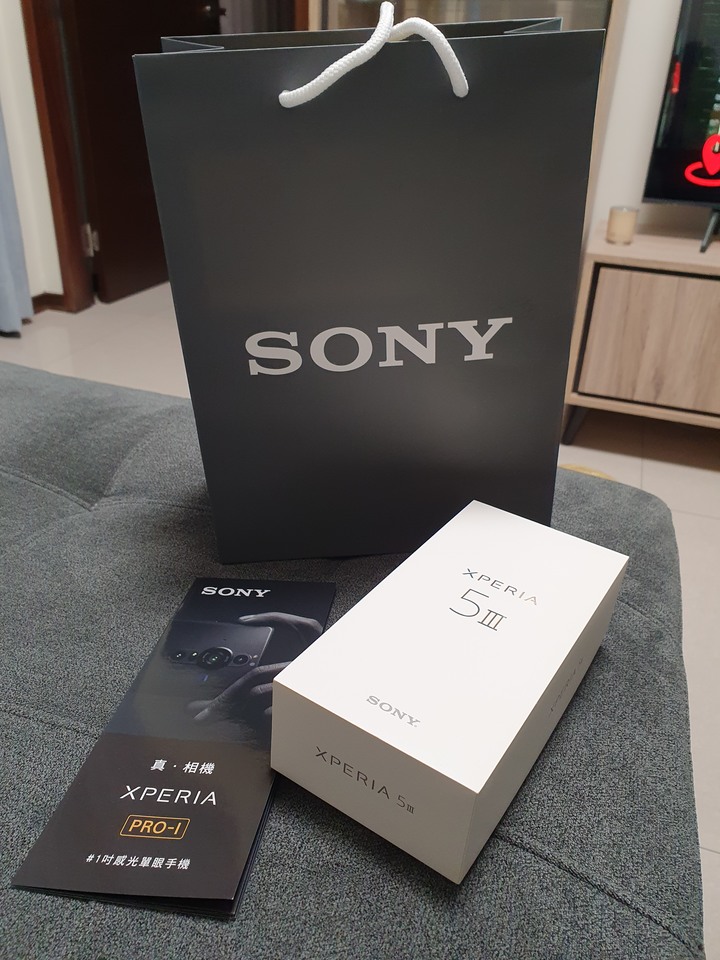 非常失望的XPERIA 5 III 開箱 ... 內有S10對比