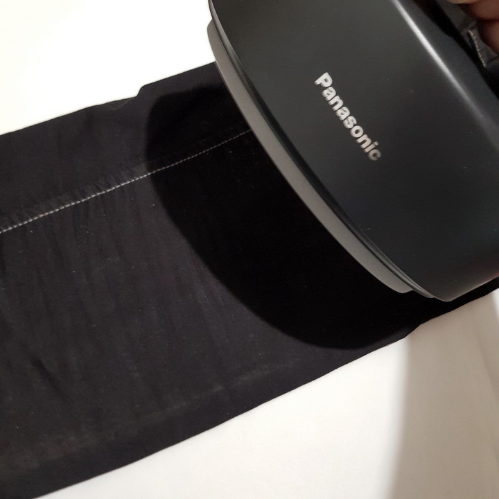 Panasonic NI-FS770 蒸氣電熨斗 - 不僅讓衣物服服貼貼,還可去除異味跟除菌。