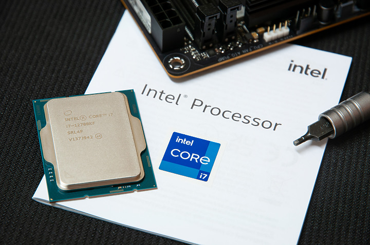 「ROG STRIX Z690-I」 - 增建蓋滿ITX建築工藝文。