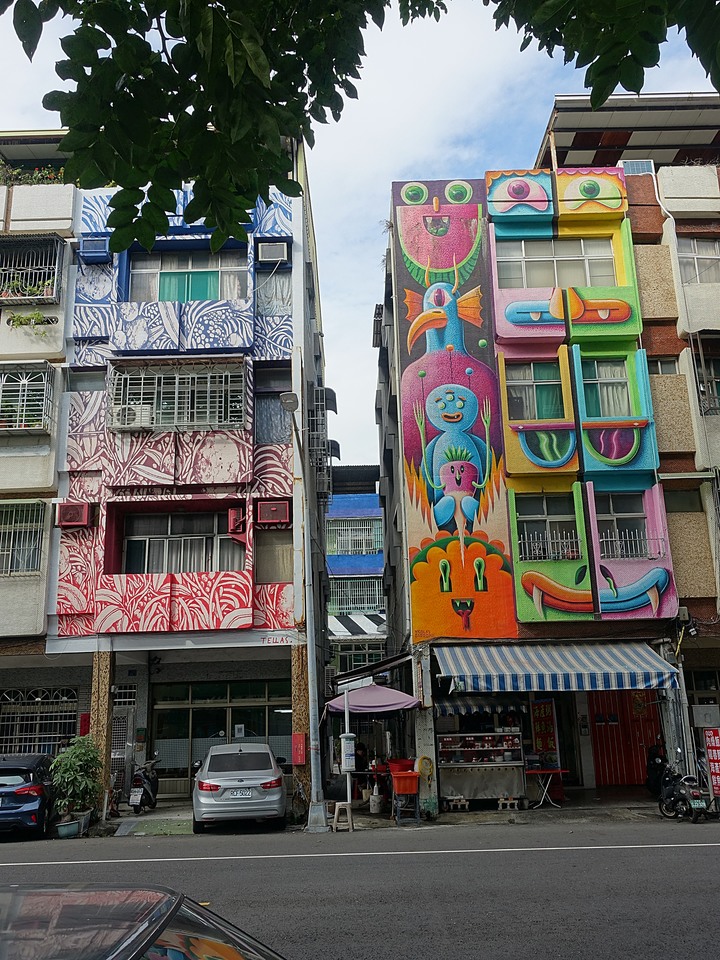 苓雅區 衛武迷迷村|衛武營彩繪社區 — 巨型彩繪雲集,整座社區就是畫布,全臺最大彩繪社區