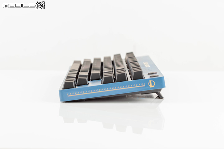 Logitech G x 英雄聯盟珍藏版聯名系列套組開箱 以英雄圖騰加持遊戲能量