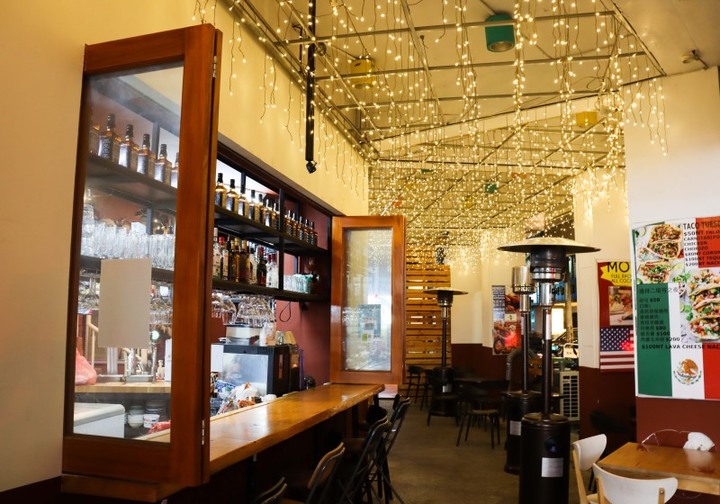 一秒來到美國鄉村酒吧！台中西區異國道地風味美式餐酒館