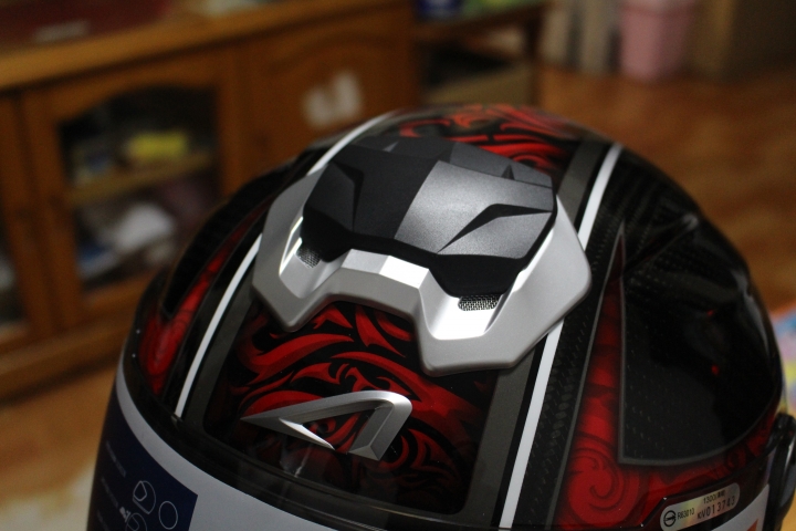 [開箱]Astone GT1000F 最高CP值的碳纖帽
