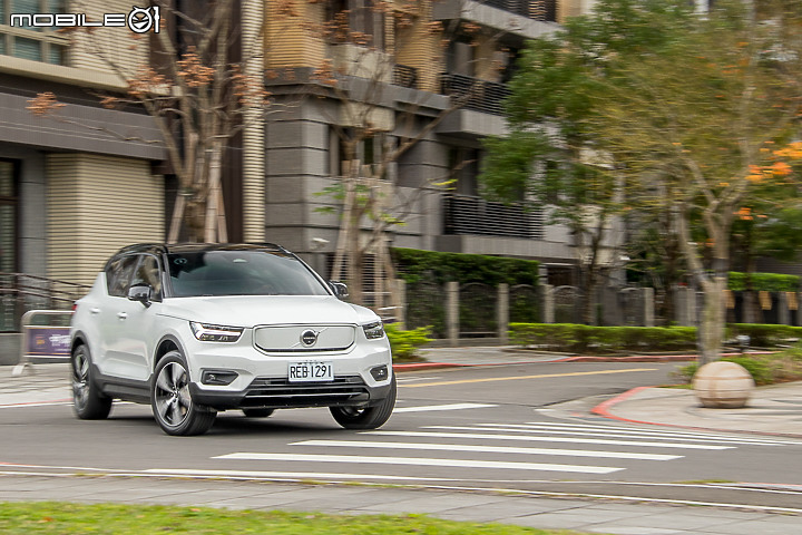 Volvo XC40 Recharge 一路向北 300km 長途試駕|邁向「豪華電動車品牌」的起點,融合傳統與創新思維的 EV!
