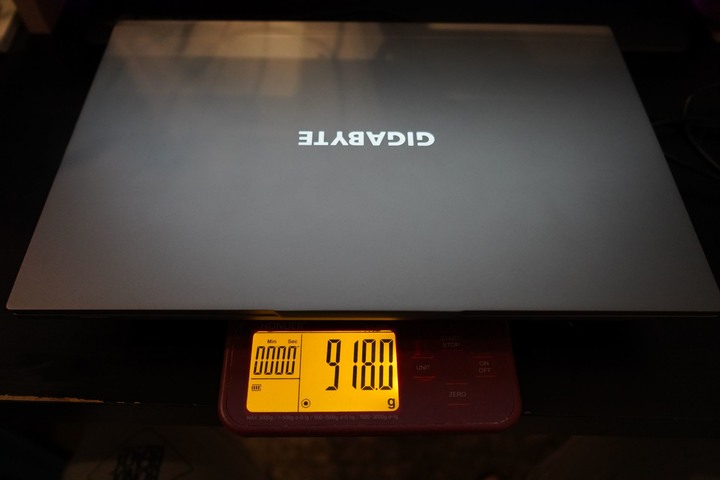 GIGABYTE 技嘉 U4 筆電 極致輕薄與高續航力 !