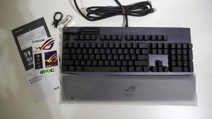 [休賢開箱]朝思暮想的鍵盤終於來了!! ROG Strix Flare II Animate開箱