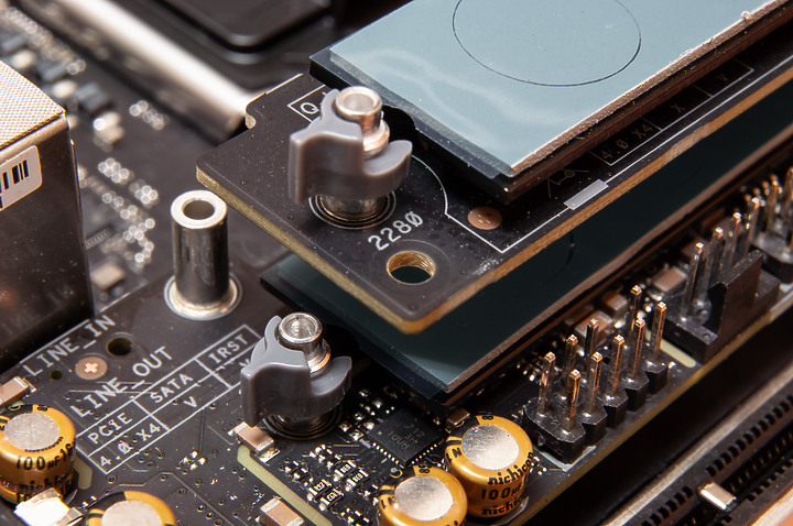 「ROG STRIX Z690-I」 - 增建蓋滿ITX建築工藝文。