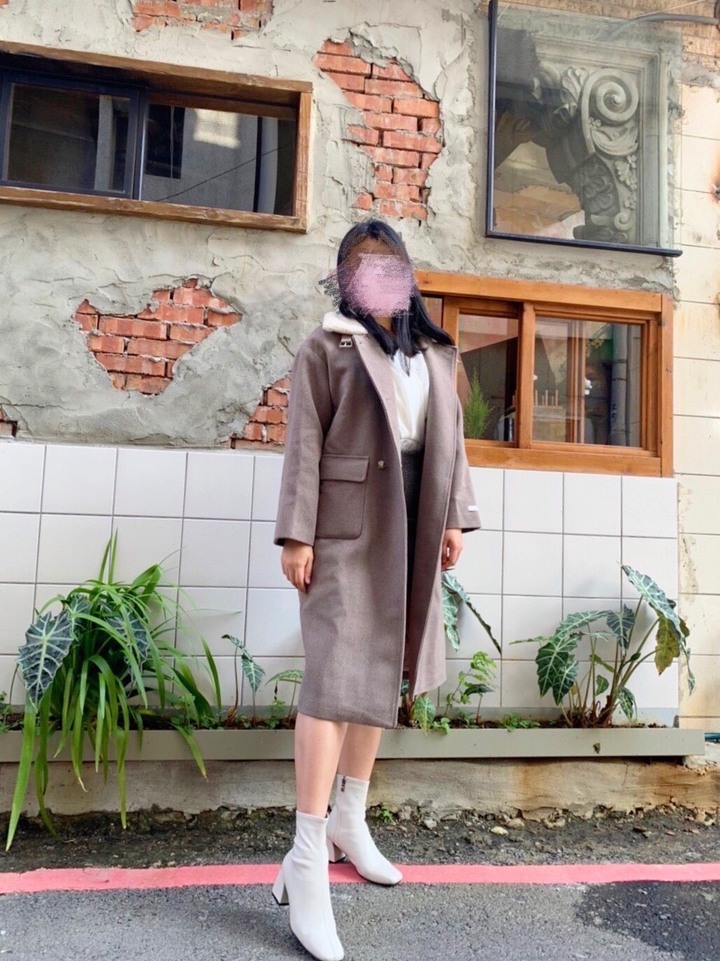 推可以變高領的保暖大衣XD