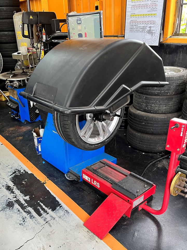 點我看大圖 高行路質感的性能胎-馬牌ECS(Continental ExtremeContact Sport)