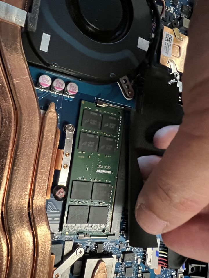 ASUS TUF GAMING F15 FX506HM 灰色個人小改裝