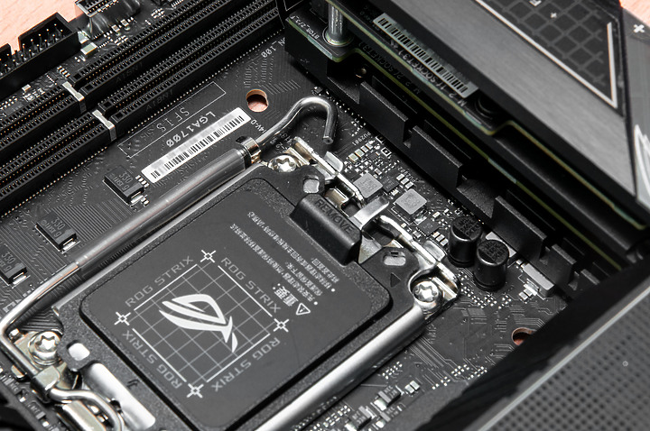 「ROG STRIX Z690-I」 - 增建蓋滿ITX建築工藝文。