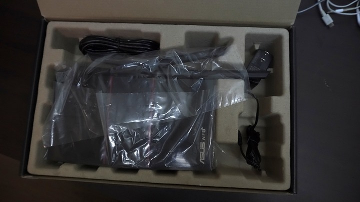 [休賢開箱]終於不用再看很卡的Youtube了!! RT-AX1800 PLUS開箱