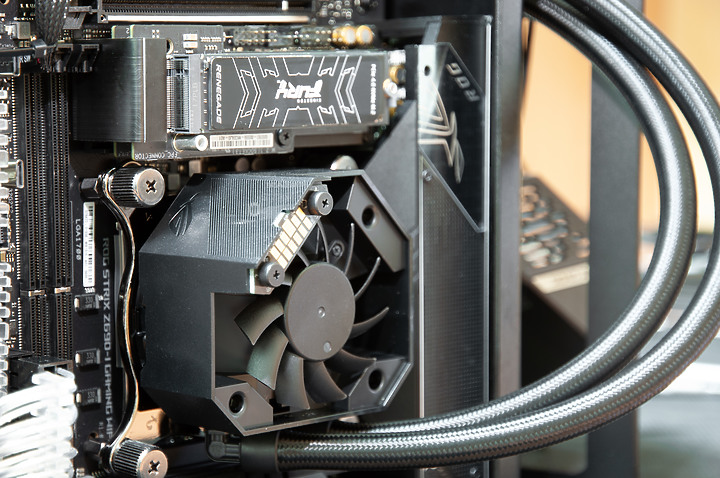 點我看大圖 「ROG RYUJIN II 240」 - 極致細膩散熱記錄文。