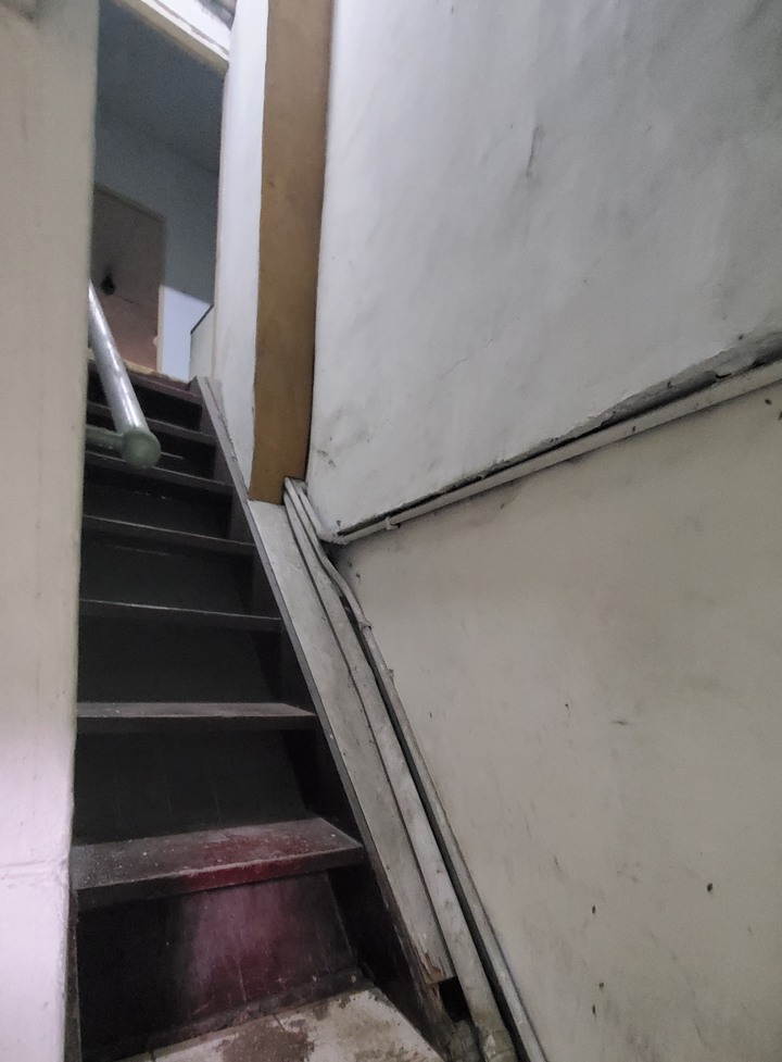 【開箱】黑白灰現代風 北市60年小透天裝潢分享 老宅再生!