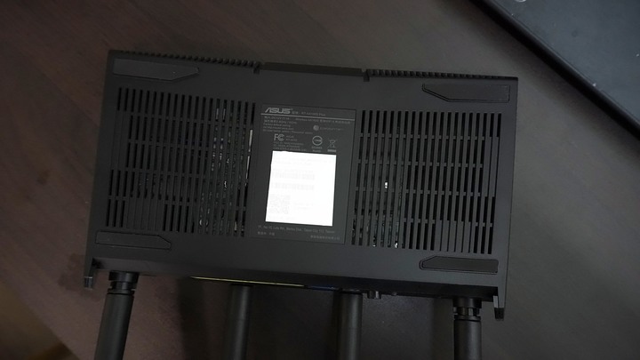 [休賢開箱]終於不用再看很卡的Youtube了!! RT-AX1800 PLUS開箱