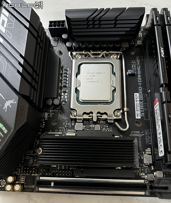 點我看大圖 開箱 ROG STRIX B660-I 目前唯一的 B660 ITX DDR5