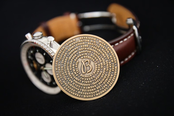 點我看大圖 【Unboxing】Breitling Navitimer 01 DC-3百年靈環球之旅計時腕錶