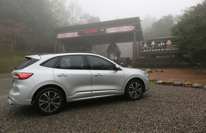 新年快樂，Kuga ST-Line四萬公里開向太平山