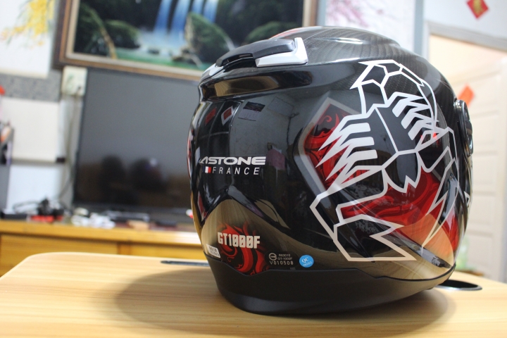 [開箱]Astone GT1000F 最高CP值的碳纖帽