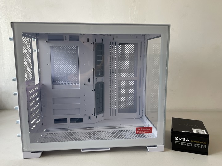 【開箱】聯力O11 Dynamic MINI 機殼內加裝14吋螢幕