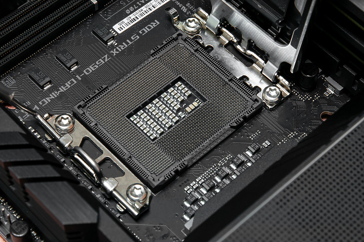 「ROG STRIX Z690-I」 - 增建蓋滿ITX建築工藝文。
