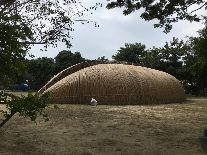 騎 遊 新 營 、 鹽 水 追 蜂 炮