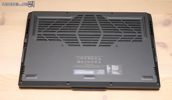 點我看大圖 窄框設計12代 3070Ti 高規搭載AORUS 15 XE4 炫影黑遊戲筆電開箱