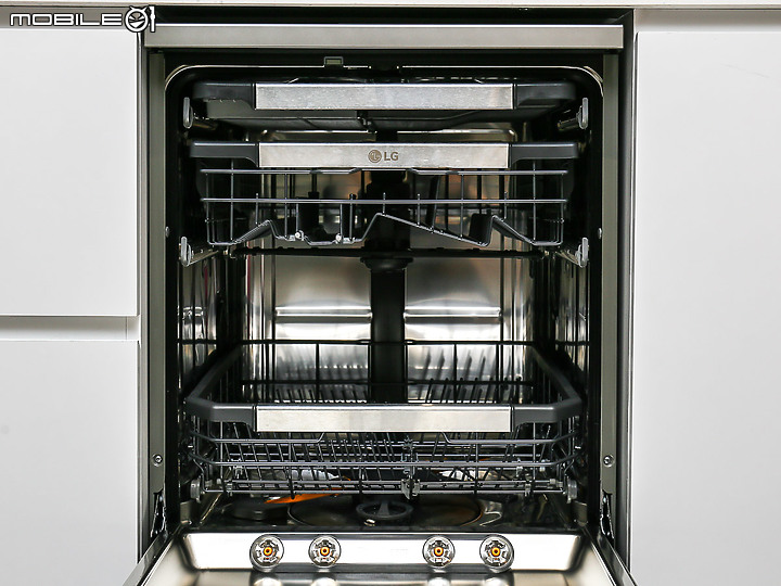 有蒸氣更乾淨！LG QuadWash™ Steam 四方洗蒸氣洗碗機