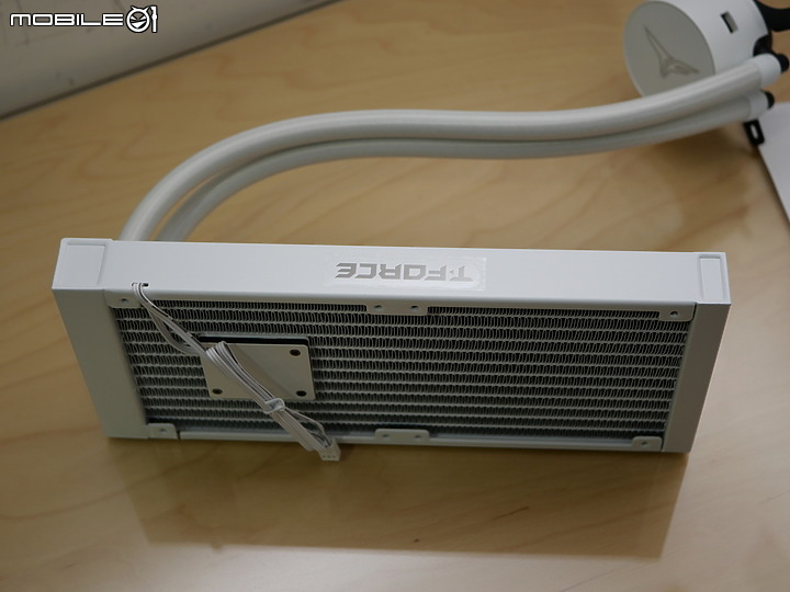 魔幻炫目鏡面 T-FORCE SIREN GD240E ARGB AIO 開箱