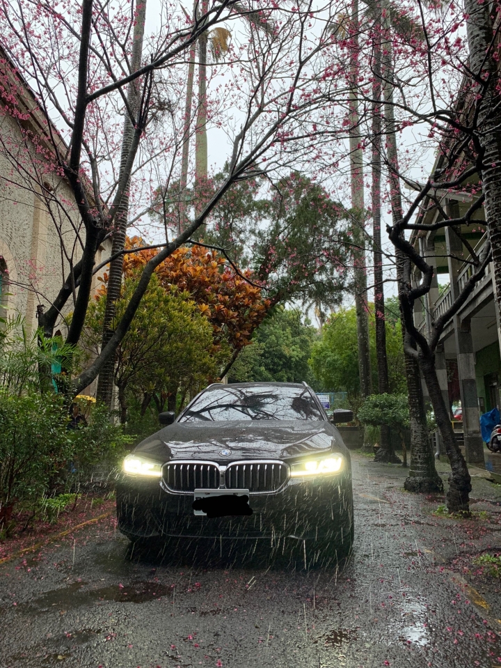 遲來的開箱 G31 520i Touring
