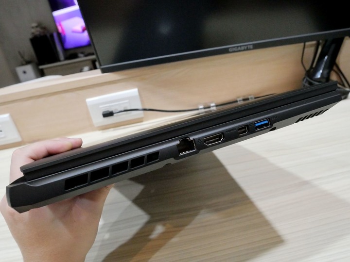 頂級配備電競筆電 AORUS 17 XE4 測試分享