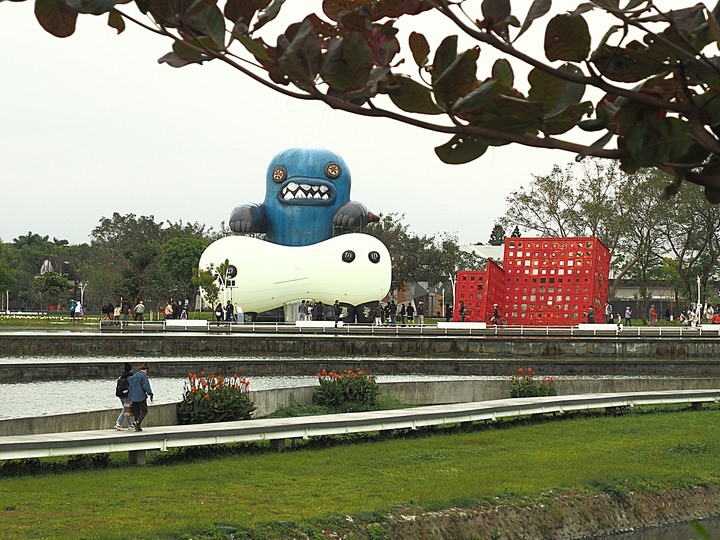 屏東市 屏東縣民公園|崇蘭新村(成功區)|勝利新村 之 屏東燈會展區 — 全臺首座工業遺構公園與最大面積日式宿舍群中的燈會