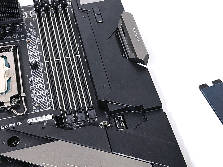 點我看大圖 GIGABYTE Z690 AORUS XTREME旗艦級極致主機板,開箱分享!