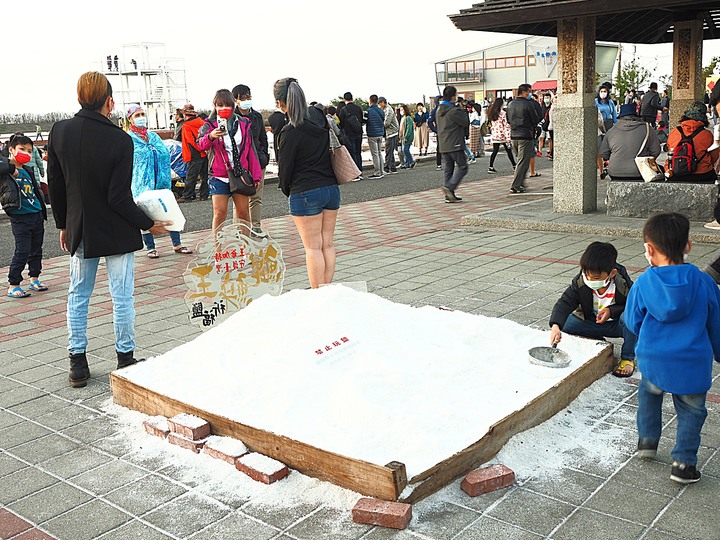 北門 井仔腳瓦盤鹽田 — 全臺少數天日曬鹽場之一,暮色中未竟的微電影,「全球百大永續故事」獎最佳案例