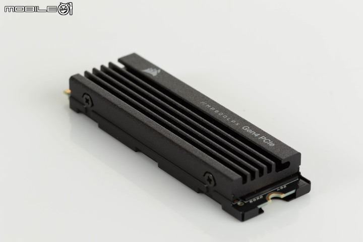 CORSAIR MP600 PRO LPX SSD 開箱測試 以優異散熱設計維持高速存取性能