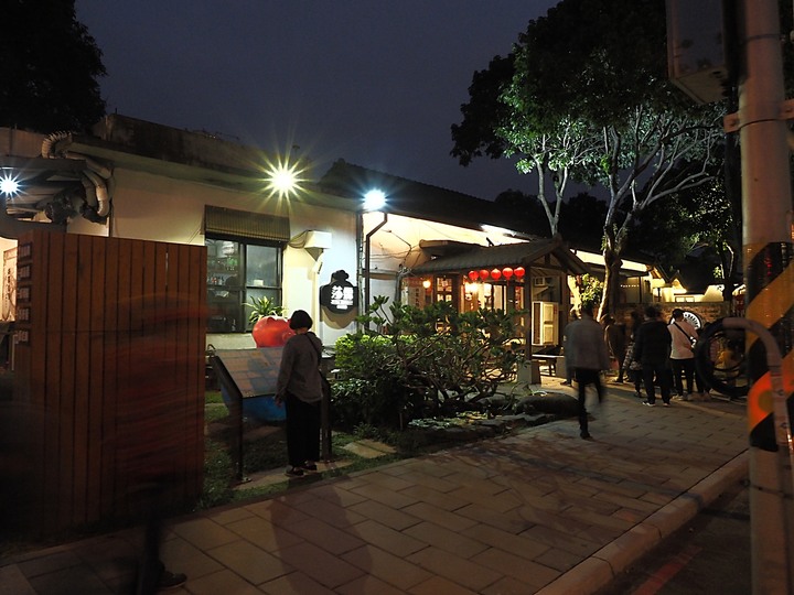屏東市 屏東縣民公園|崇蘭新村(成功區)|勝利新村 之 屏東燈會展區 — 全臺首座工業遺構公園與最大面積日式宿舍群中的燈會